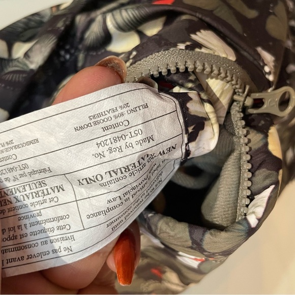 Lululemon Athletica reversible Floral Puffer Vest - Picture 4 of 8